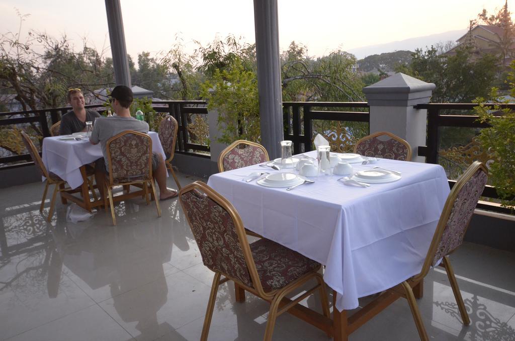 Inlay Palace Hotel Nyaungshwe Exteriör bild