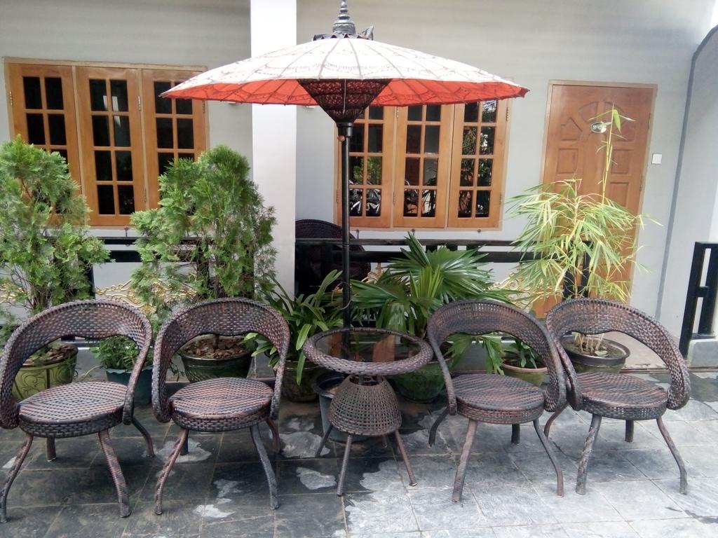 Inlay Palace Hotel Nyaungshwe Exteriör bild