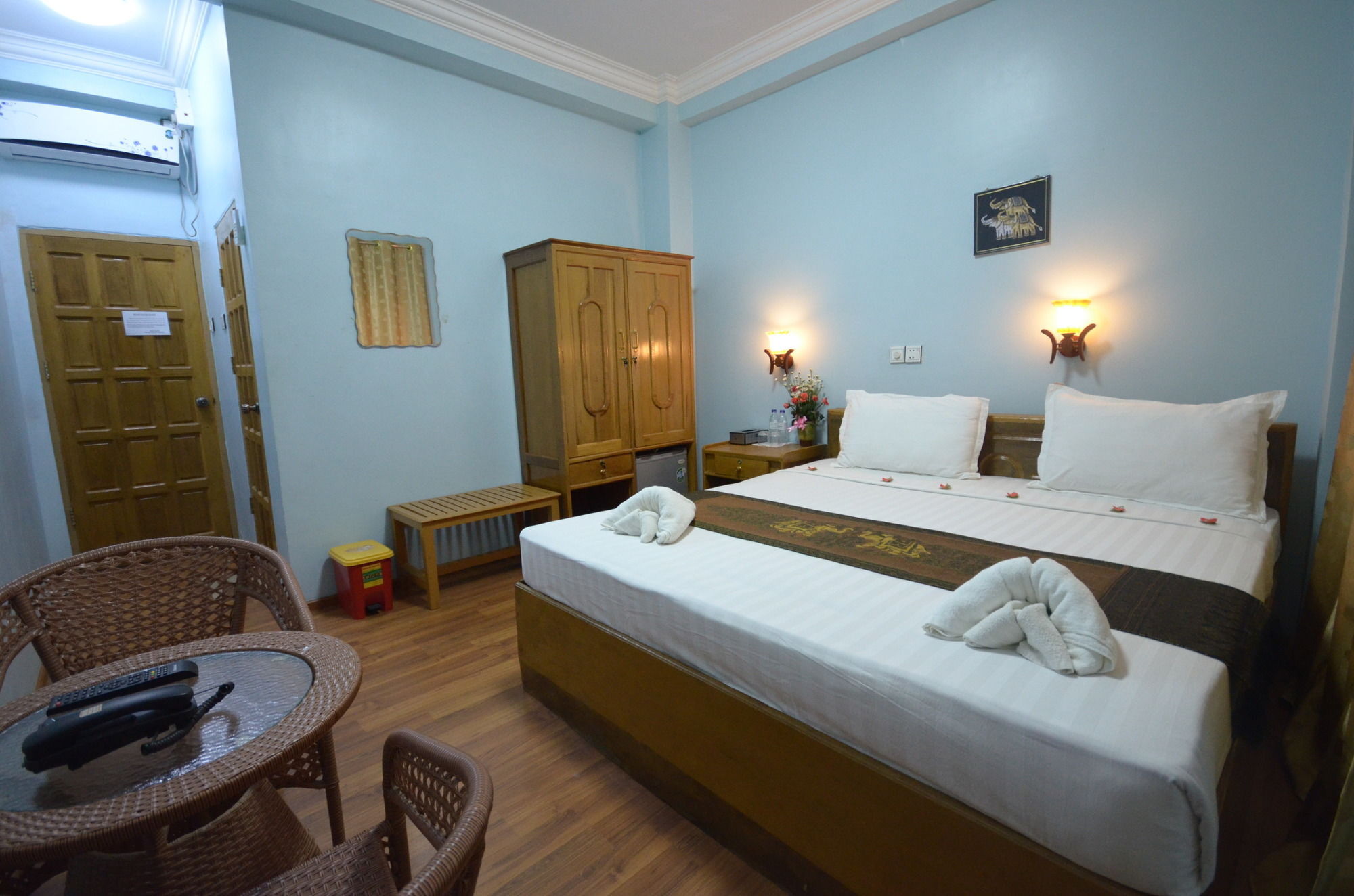 Inlay Palace Hotel Nyaungshwe Exteriör bild