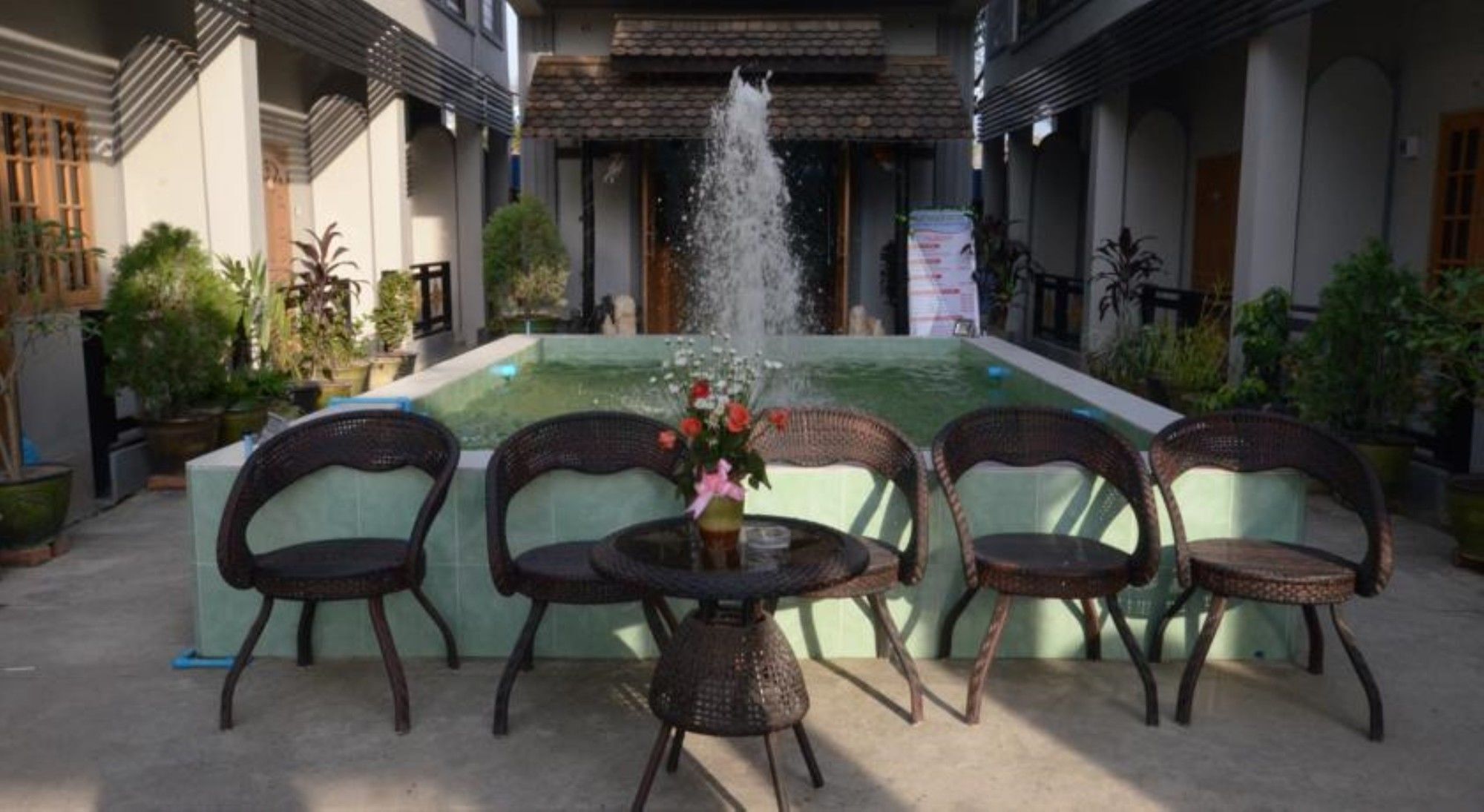 Inlay Palace Hotel Nyaungshwe Exteriör bild